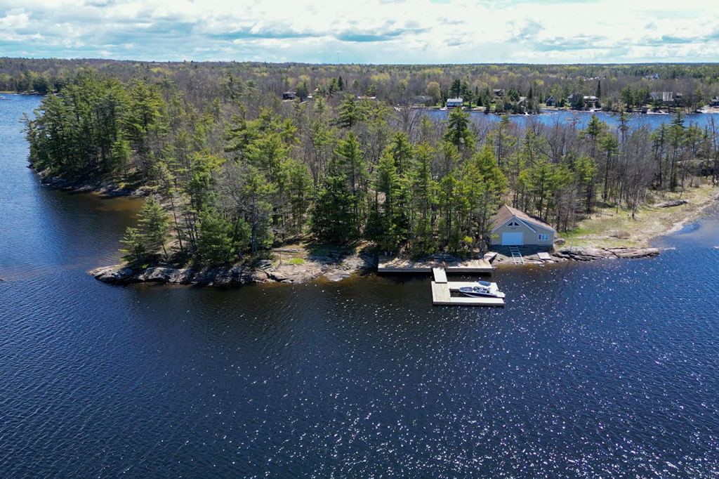 Cow Island Honey Harbour Georgian Bay Muskoka image 0